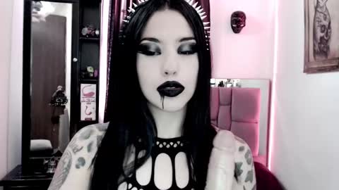 Snapshot of emearld_black chatting on 02/19/25, 01:50 Emerald Black online show from 02/19/25, 01:50