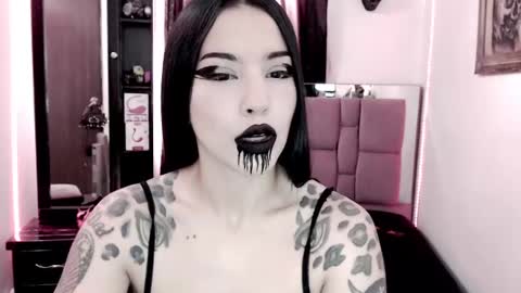 Snapshot of emearld_black chatting on 02/21/25, 01:11 Emerald Black online show from 02/21/25, 01:11