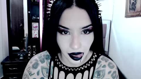 Snapshot of emearld_black chatting on 03/10/25, 01:21 Emerald Black online show from 03/10/25, 01:21