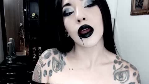 Snapshot of emearld_black chatting on 09/29/25, 04:50 Emerald Black online show from 09/29/25, 04:50