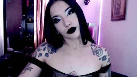 Snapshot of emearld_black chatting on 03/31/26, 05:57 Emerald Black online show from 03/31/26, 05:57