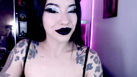 Snapshot of emearld_black chatting on 04/12/26, 01:21 Emerald Black online show from 04/12/26, 01:21