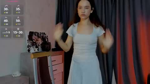 Snapshot of emeliareaper chatting on 09/28/25, 05:18 Emelia online show from 09/28/25, 05:18