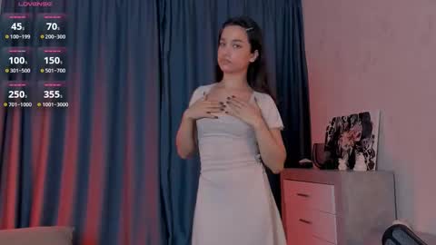 Snapshot of emeliareaper chatting on 10/10/25, 08:19 Emelia online show from 10/10/25, 08:19