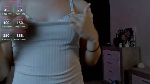 Snapshot of emeliareaper chatting on 10/30/25, 07:47 Emelia online show from 10/30/25, 07:47