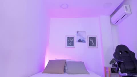 emelie_89 online show from 02/21/25, 12:28