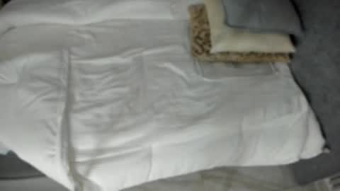emelie_89 online show from 05/15/26, 12:01