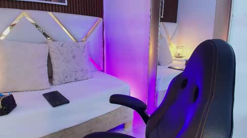 Snapshot of emelie_ch_ chatting on 03/10/26, 04:06 Emily online show from 03/10/26, 04:06