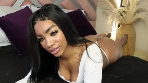 Snapshot of emely_brandon_ chatting on 03/07/25, 07:05 anyelii online show from 03/07/25, 07:05