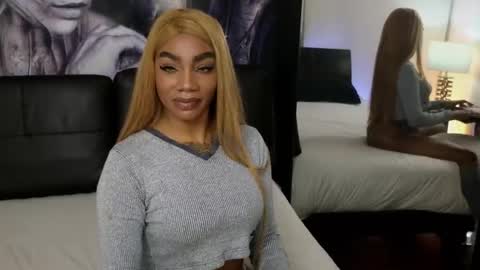 Snapshot of emely_brandon_ chatting on 11/17/25, 03:01 anyelii online show from 11/17/25, 03:01