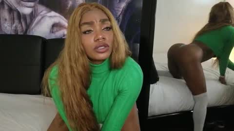 Snapshot of emely_brandon_ chatting on 11/28/25, 04:37 anyelii online show from 11/28/25, 04:37