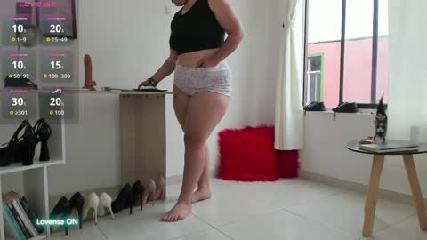 Snapshot of emely_garcia chatting on 04/05/26, 01:08 Emely online show from 04/05/26, 01:08