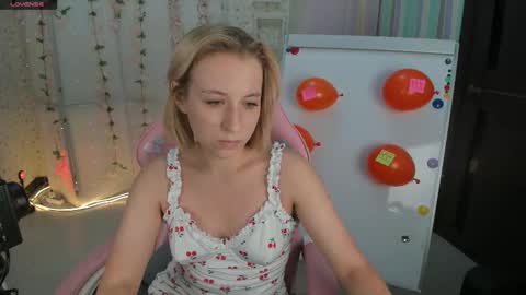 Snapshot of emely_garcias chatting on 09/30/25, 11:15 emelia online show from 09/30/25, 11:15