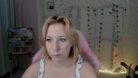 Snapshot of emely_garcias chatting on 10/03/25, 12:24 emelia online show from 10/03/25, 12:24