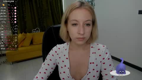 Snapshot of emely_garcias chatting on 10/11/25, 11:09 emelia online show from 10/11/25, 11:09