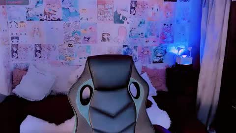 Snapshot of emely_rous chatting on 11/16/25, 02:33 Emely Rous online show from 11/16/25, 02:33