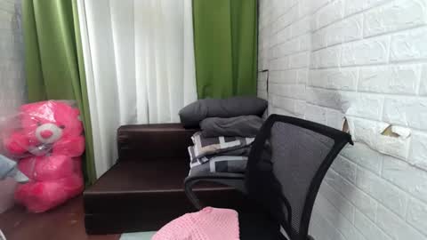 Emely online show from 02/01/25, 01:23