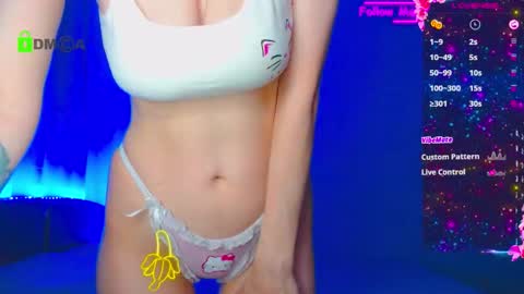 Snapshot of emelycrystal chatting on 11/18/25, 03:34 Emely online show from 11/18/25, 03:34