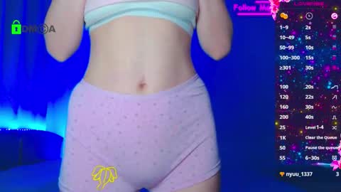 Snapshot of emelycrystal chatting on 11/19/25, 03:28 Emely online show from 11/19/25, 03:28