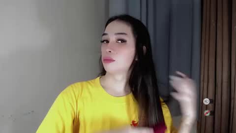 Snapshot of emelyn_fuckdoll chatting on 12/03/24, 08:27 Scarlett online show from 12/03/24, 08:27