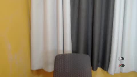 Snapshot of emelyn_fuckdoll chatting on 01/15/25, 05:15 Scarlett online show from 01/15/25, 05:15