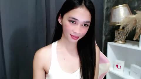 Snapshot of emelyn_fuckdoll chatting on 03/22/26, 01:53 Scarlett online show from 03/22/26, 01:53