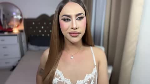 Snapshot of emelywest chatting on 02/15/26, 07:27 EMELY online show from 02/15/26, 07:27