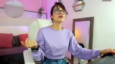 Snapshot of emeralda_co chatting on 10/28/25, 12:19 Esmeralda online show from 10/28/25, 12:19