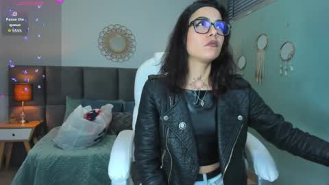 Esmeralda online show from 02/11/26, 12:32