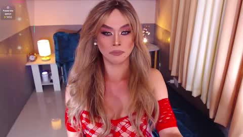 Snapshot of emeraldshemalegoddess chatting on 09/20/25, 12:11 Epitome of Goddess MISS EMERALD online show from 09/20/25, 12:11