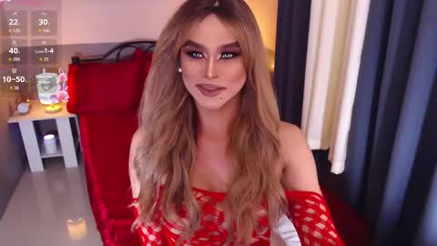 Snapshot of emeraldshemalegoddess chatting on 10/12/25, 10:42 Epitome of Goddess MISS EMERALD online show from 10/12/25, 10:42