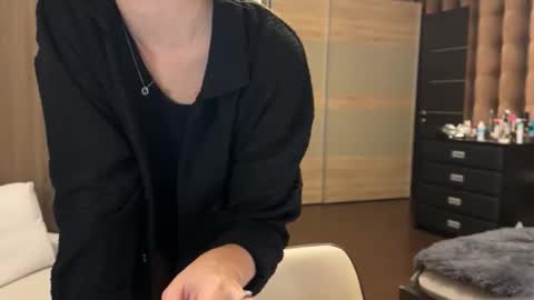 emi__ly online show from 11/27/25, 06:32