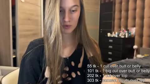 emi__ly online show from 11/28/25, 06:43