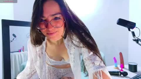 Snapshot of emi_roberts chatting on 10/14/25, 03:40 Emmily Roberts online show from 10/14/25, 03:40