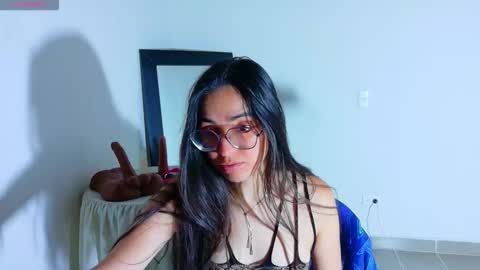 Snapshot of emi_roberts chatting on 10/17/25, 05:43 Emmily Roberts online show from 10/17/25, 05:43