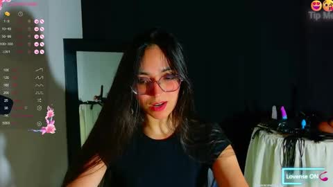 Snapshot of emi_roberts chatting on 10/22/25, 06:02 Emmily Roberts online show from 10/22/25, 06:02