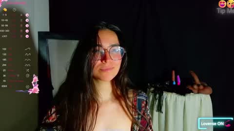 Snapshot of emi_roberts chatting on 10/28/25, 04:27 Emmily Roberts online show from 10/28/25, 04:27