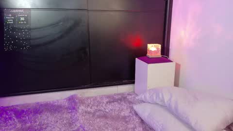 Snapshot of emicute_ chatting on 12/19/25, 02:29 online show from 12/19/25, 02:29