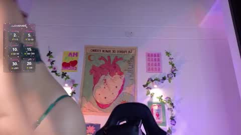 Snapshot of emicute_ chatting on 03/18/26, 02:47 online show from 03/18/26, 02:47