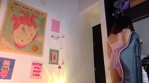 Snapshot of emicute_ chatting on 04/07/26, 12:22 online show from 04/07/26, 12:22