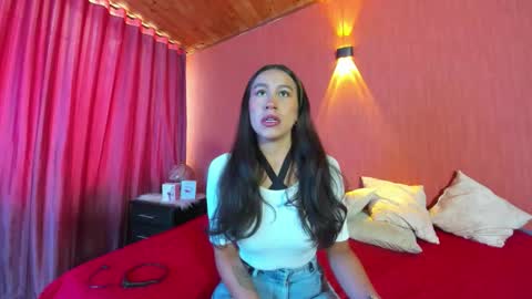 Snapshot of emigomez_ chatting on 01/16/26, 01:59 Emilia Gomez online show from 01/16/26, 01:59