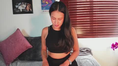 Snapshot of emigomez_ chatting on 02/17/26, 07:42 Emilia Gomez online show from 02/17/26, 07:42