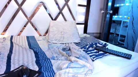 Emy online show from 02/15/26, 07:51