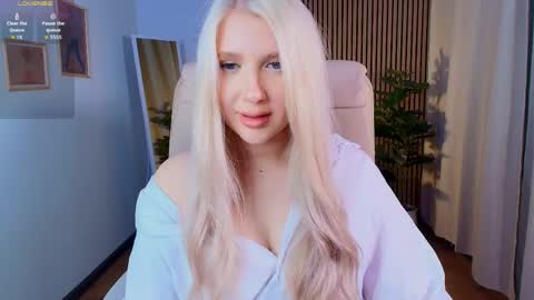 Snapshot of emiiillly chatting on 04/29/26, 03:10 online show from 04/29/26, 03:10