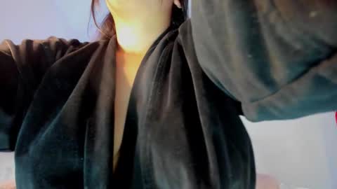 Emi online show from 11/18/25, 06:23