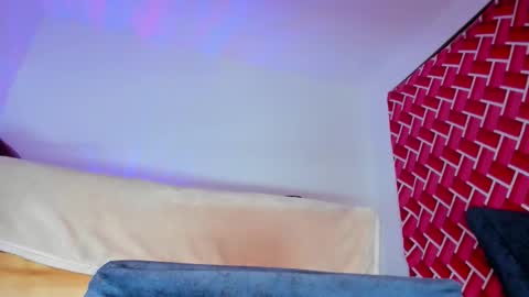 Snapshot of emiily15_ chatting on 02/02/26, 10:30 Emi online show from 02/02/26, 10:30