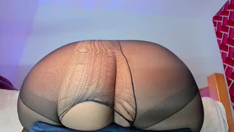 Snapshot of emiily15_ chatting on 03/16/26, 05:44 Emi online show from 03/16/26, 05:44