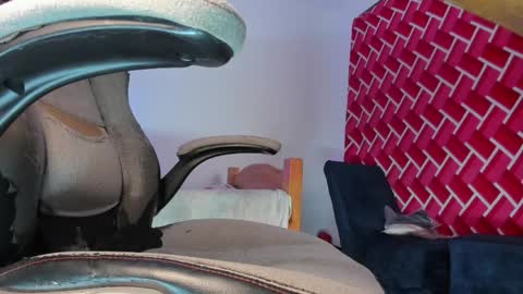 Snapshot of emiily15_ chatting on 04/07/26, 09:15 Emi online show from 04/07/26, 09:15