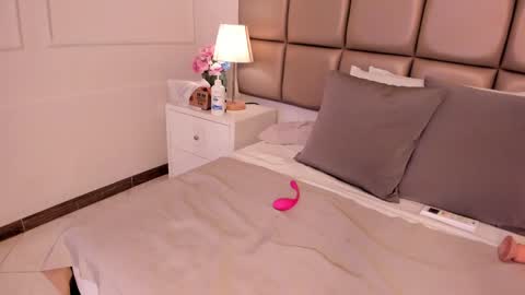 EMILY ROBERTS online show from 02/07/25, 06:35