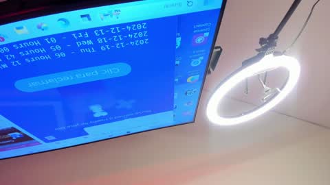 Snapshot of emiilycollins1 chatting on 12/20/24, 03:14   online show from 12/20/24, 03:14